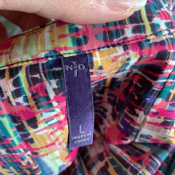 NYDJ printed blouse size large - Picture 7 of 10
